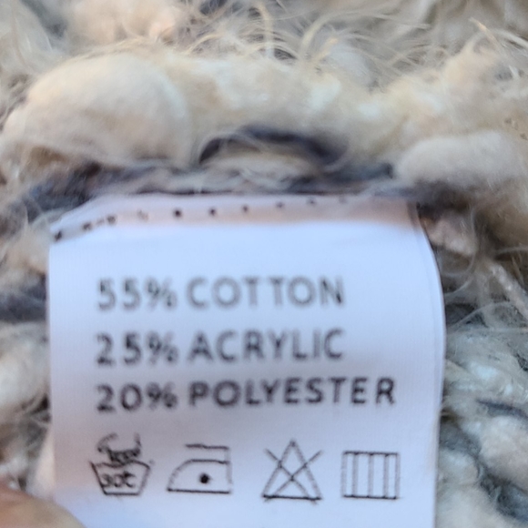 Unbelievably soft Simply Couture sweater - Picture 6 of 7